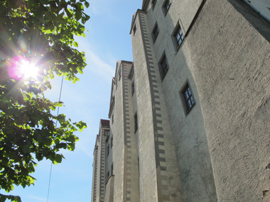 Am Fuße des Südflügels des Schloss Nossen